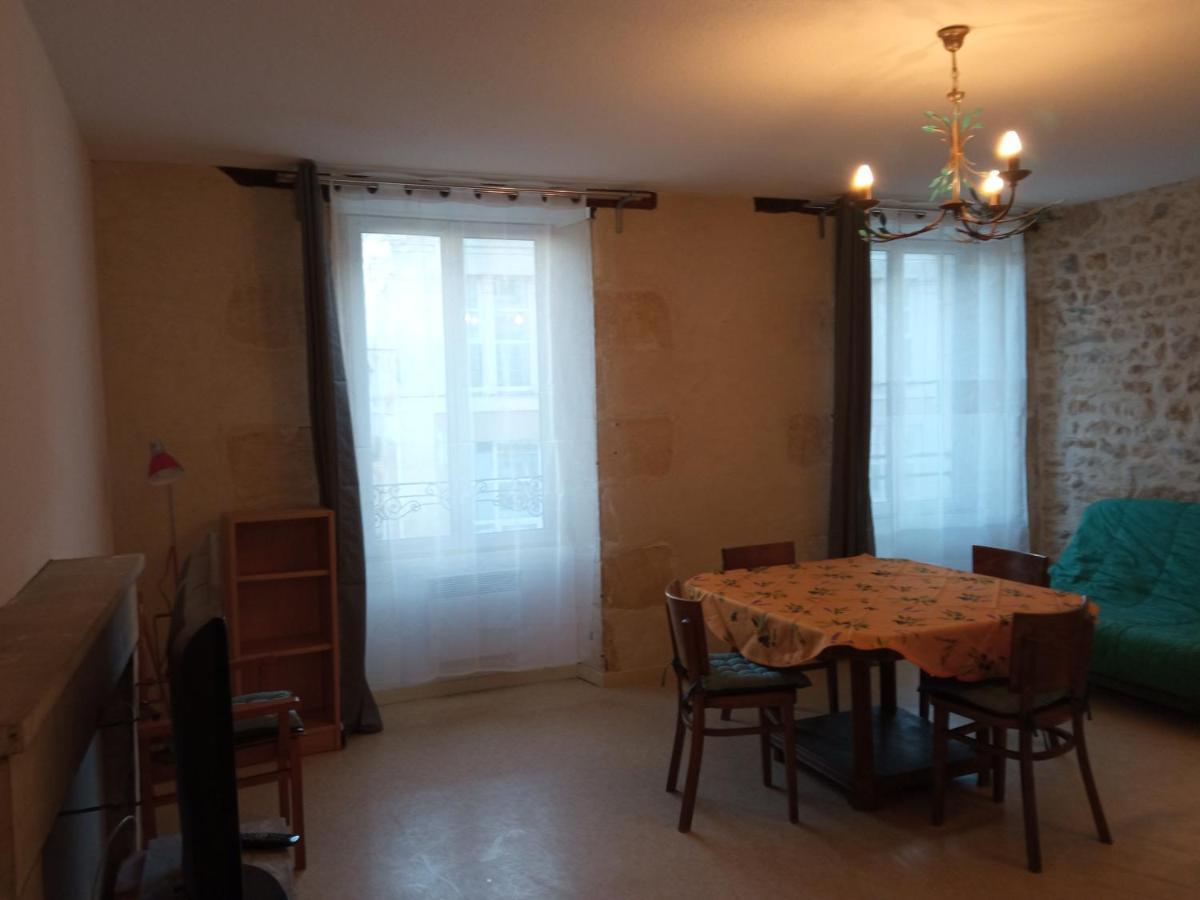 Appartement Centre Petite Ville Poitou Gençay Exterior foto