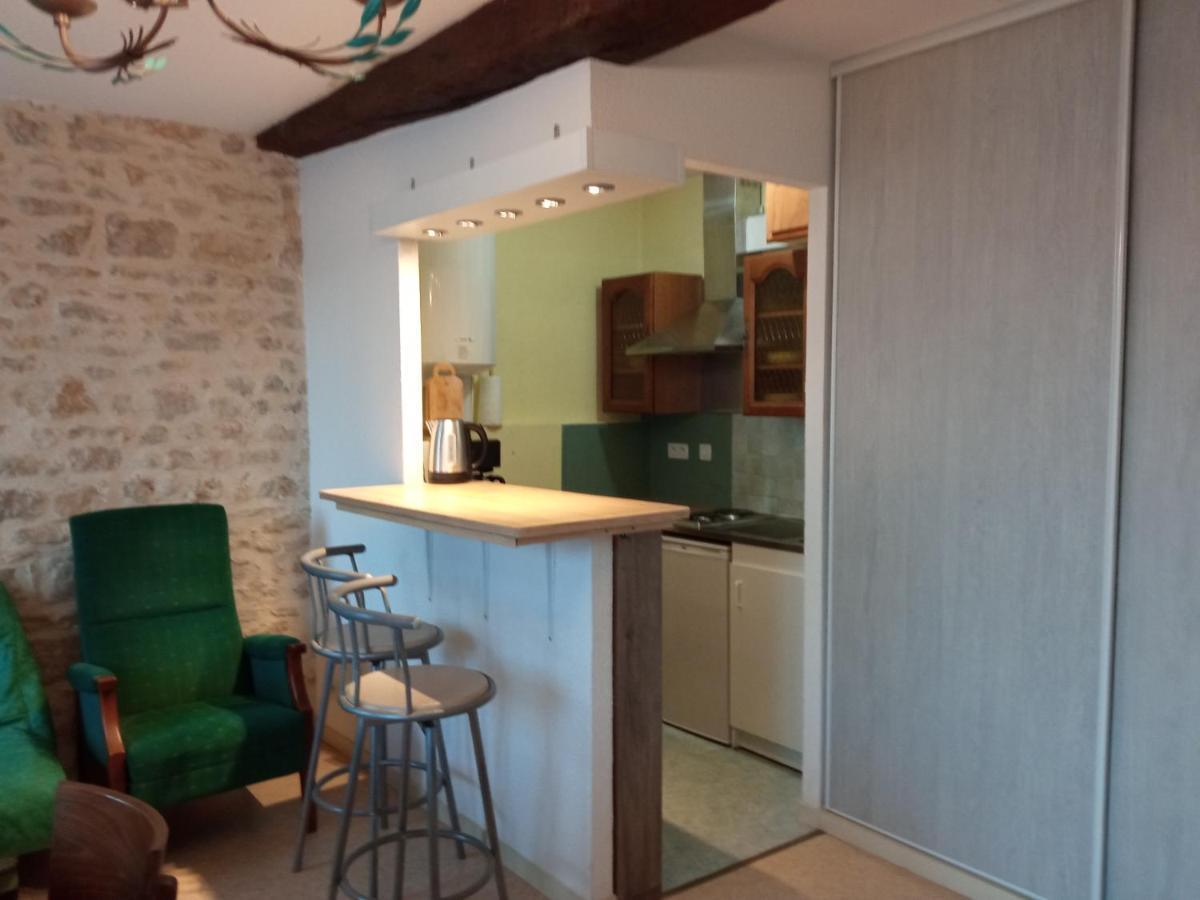Appartement Centre Petite Ville Poitou Gençay Exterior foto